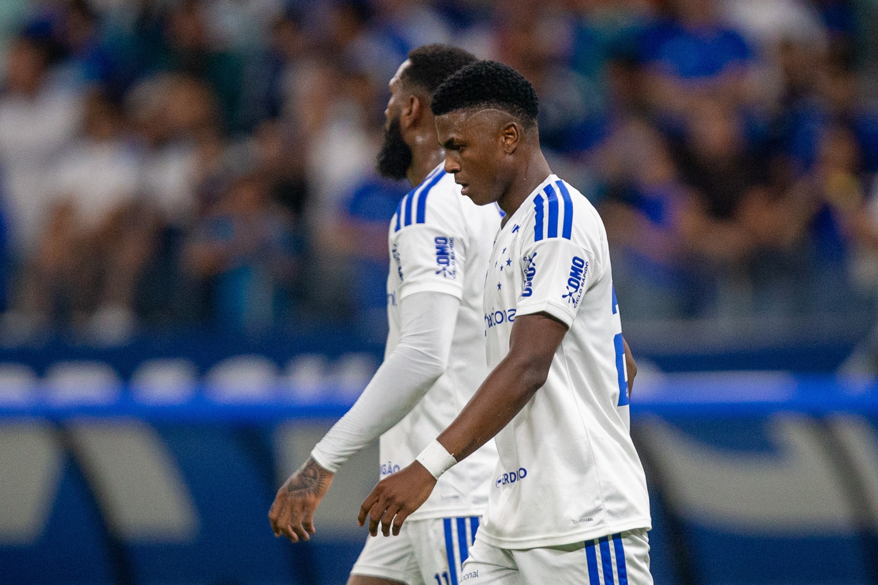 Atuações do Cruzeiro: Néiser é vaiado, defesa erra, e Matheus Pereira impede derrota; notas