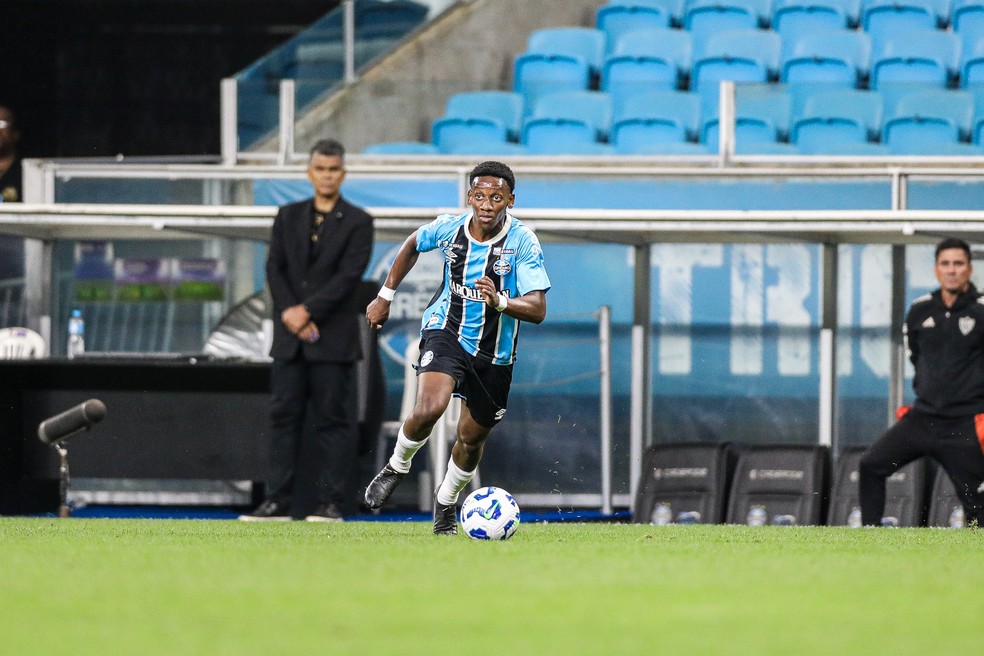 Gabriel Mec em jogo da final do Brasileirão sub-17, no qual o Grêmio foi vice-campeão em 2025