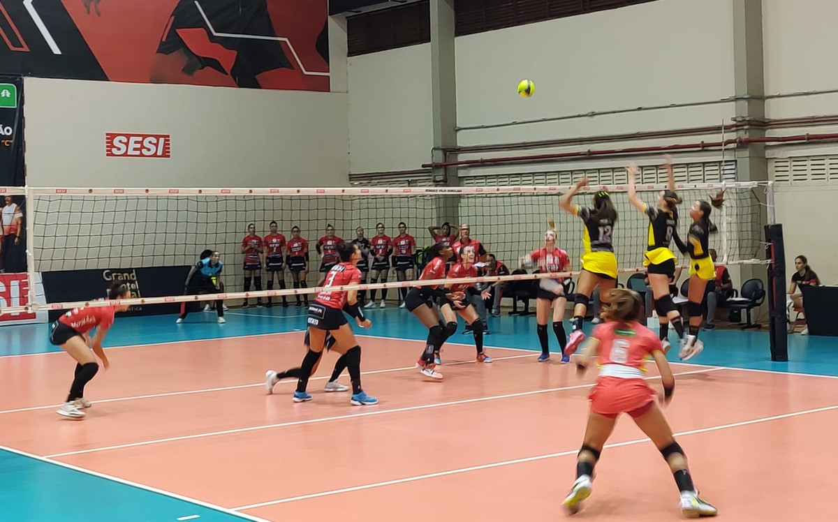 Renasce Voleibol joga contra o Sesi São Paulo em Sorocaba nesta