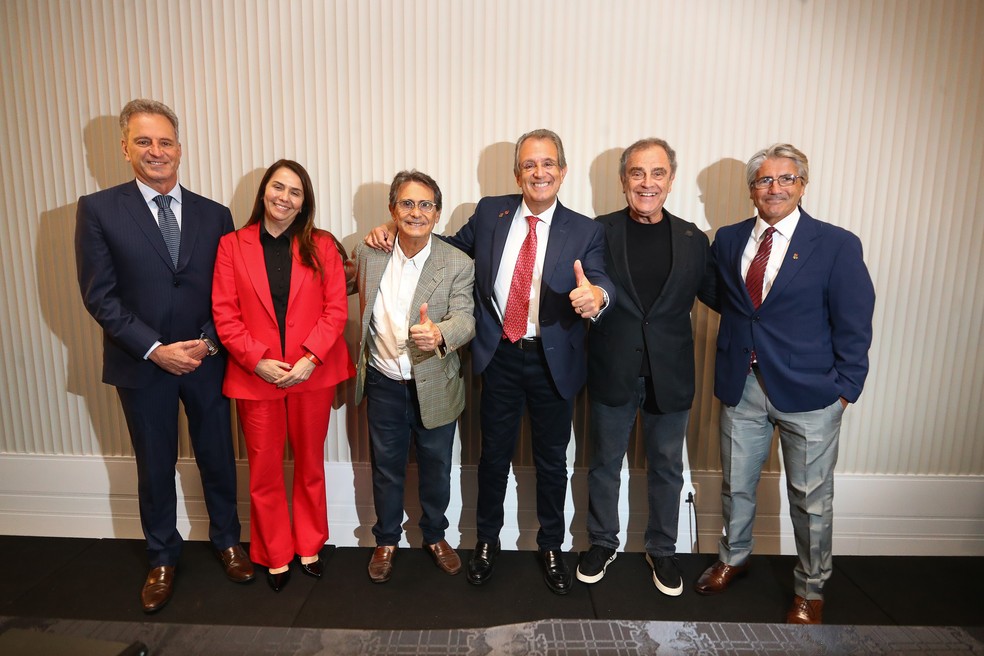 Bap com Landim, Patrícia Amorim, Hélio Ferraz, Kleber Leite e Luíz Augusto Veloso, ex-presidentes do Flamengo