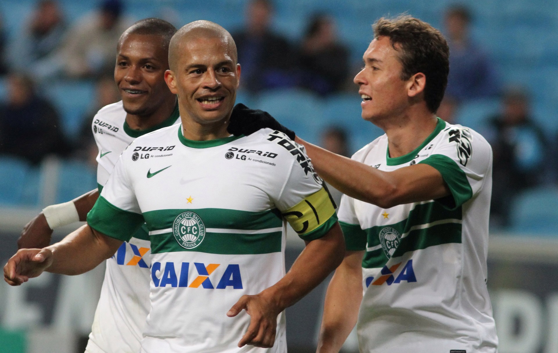 Coritiba busca primeira vitória na Arena do Grêmio desde 2014 para encostar no G-5; veja os números