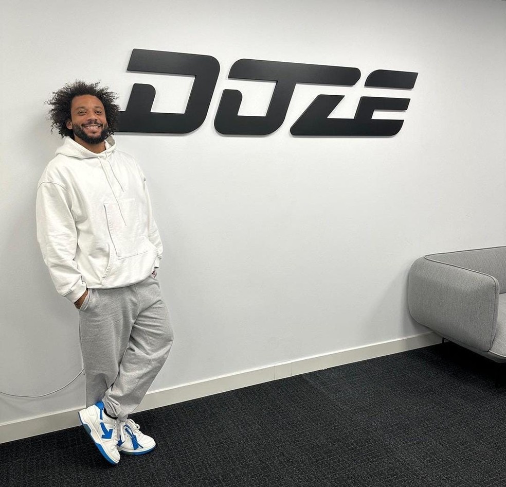 Marcelo na sede da "Doze", sua empresa — Foto: Divulgação