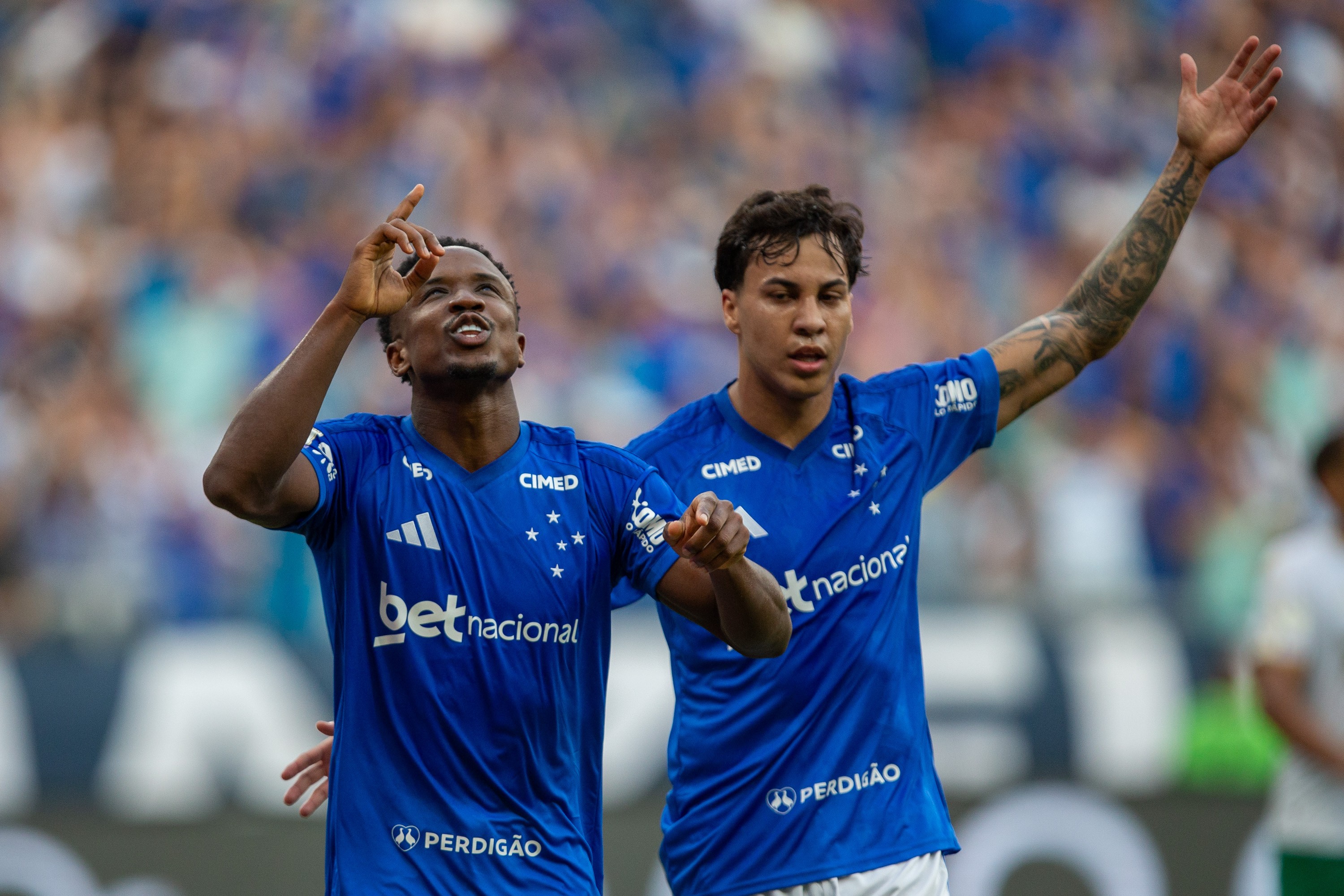 Análise: Cruzeiro ultra ofensivo segue "fase imbatível" e supera apagão com fator VAR contra azarão