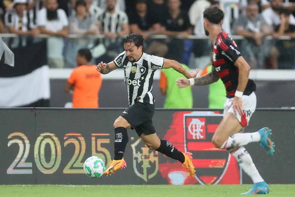 Artur em ação em Botafogo x Flamengo — Foto: Vitor Silva/Botafogo