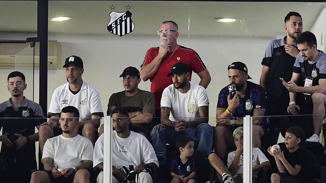 Neymar assistiu a Santos x Corinthians em camarote na Vila Belmiro