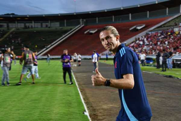 Filipe Luís destaca competição saudável no time reserva do Flamengo