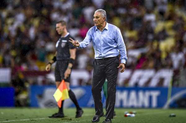 Flamengo iguala recorde histórico de 10 jogos sem sofrer gol sob comando de Tite