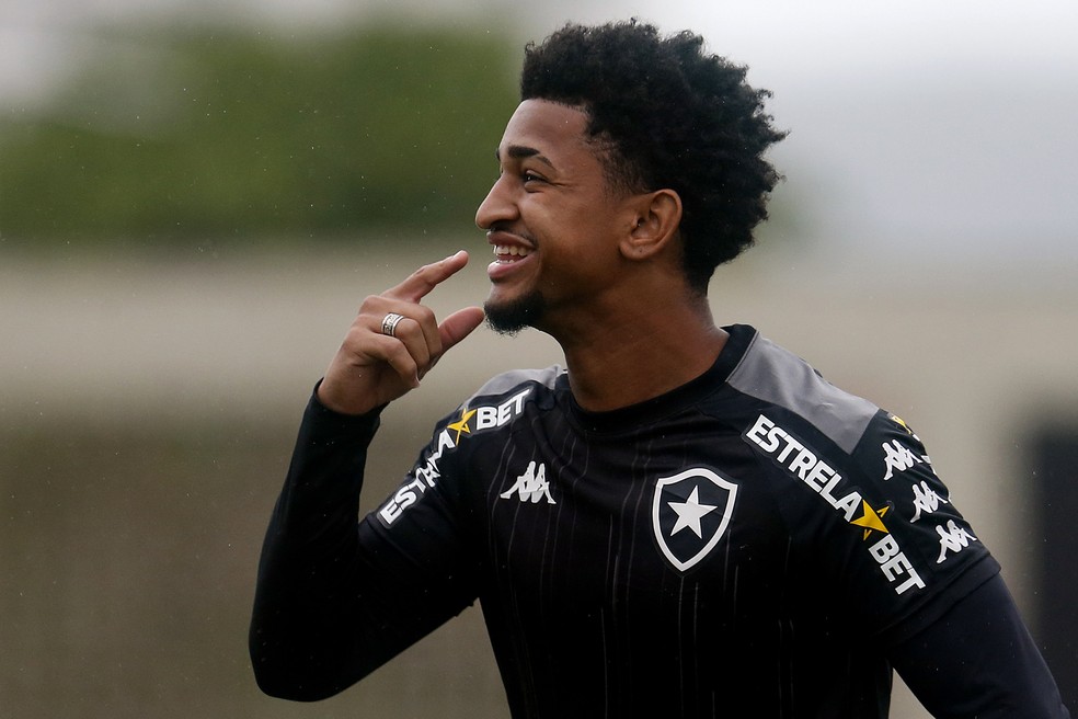 Warley elogia elenco do Botafogo e revela orientações de Chamusca