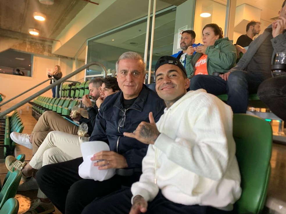 Dudu acompanhou jogo do Palmeiras contra o Cruzeiro em um camarote ao lado do empresário André Cury  — Foto: Divulgação