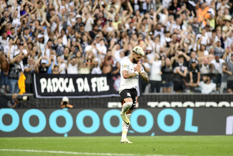 Yuri Alberto comemora gol em Corinthians x Portuguesa — Foto: Marcos Ribolli