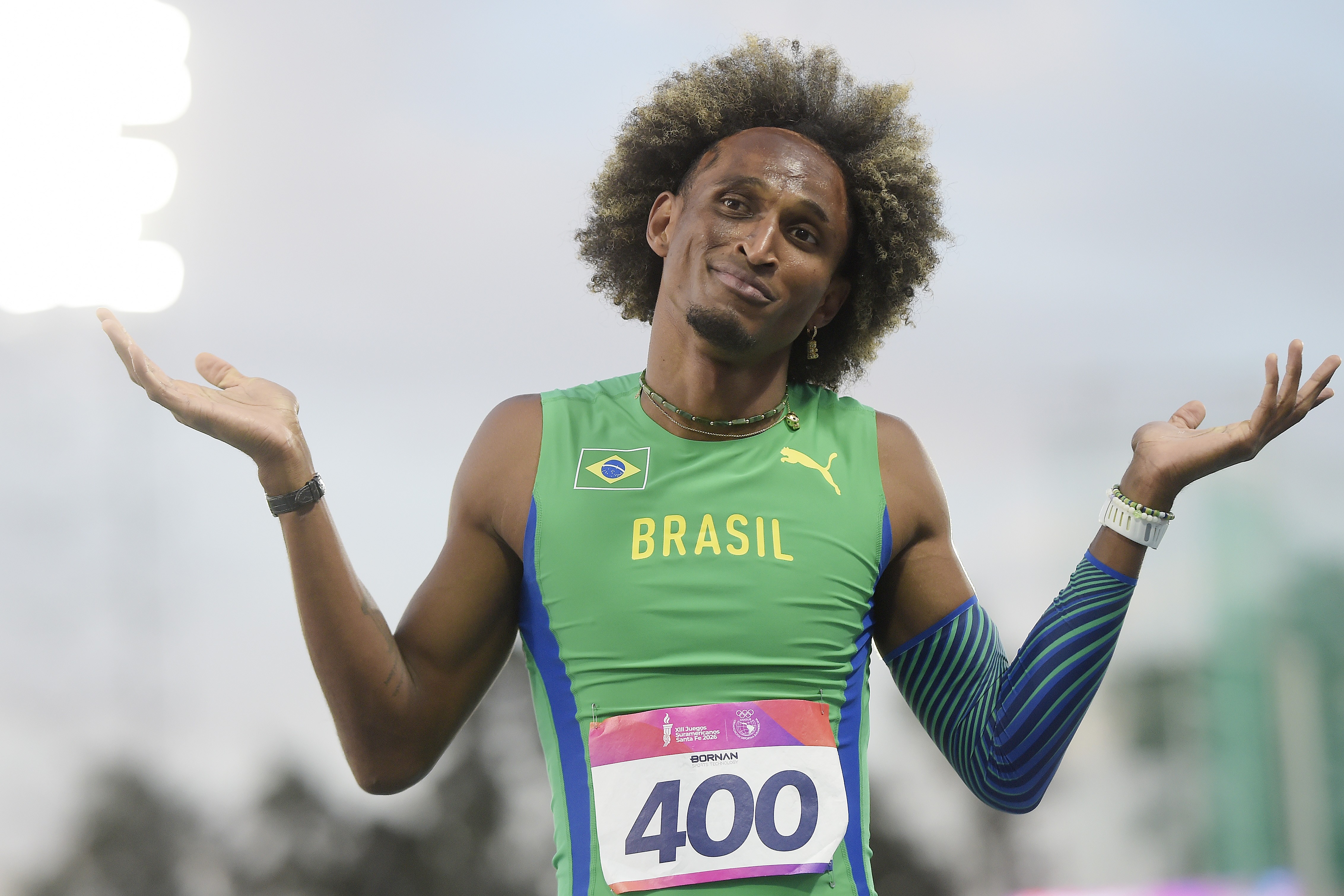 Alison dos Santos quebra recorde de novo e fatura o ouro nos Jogos Sul-Americanos