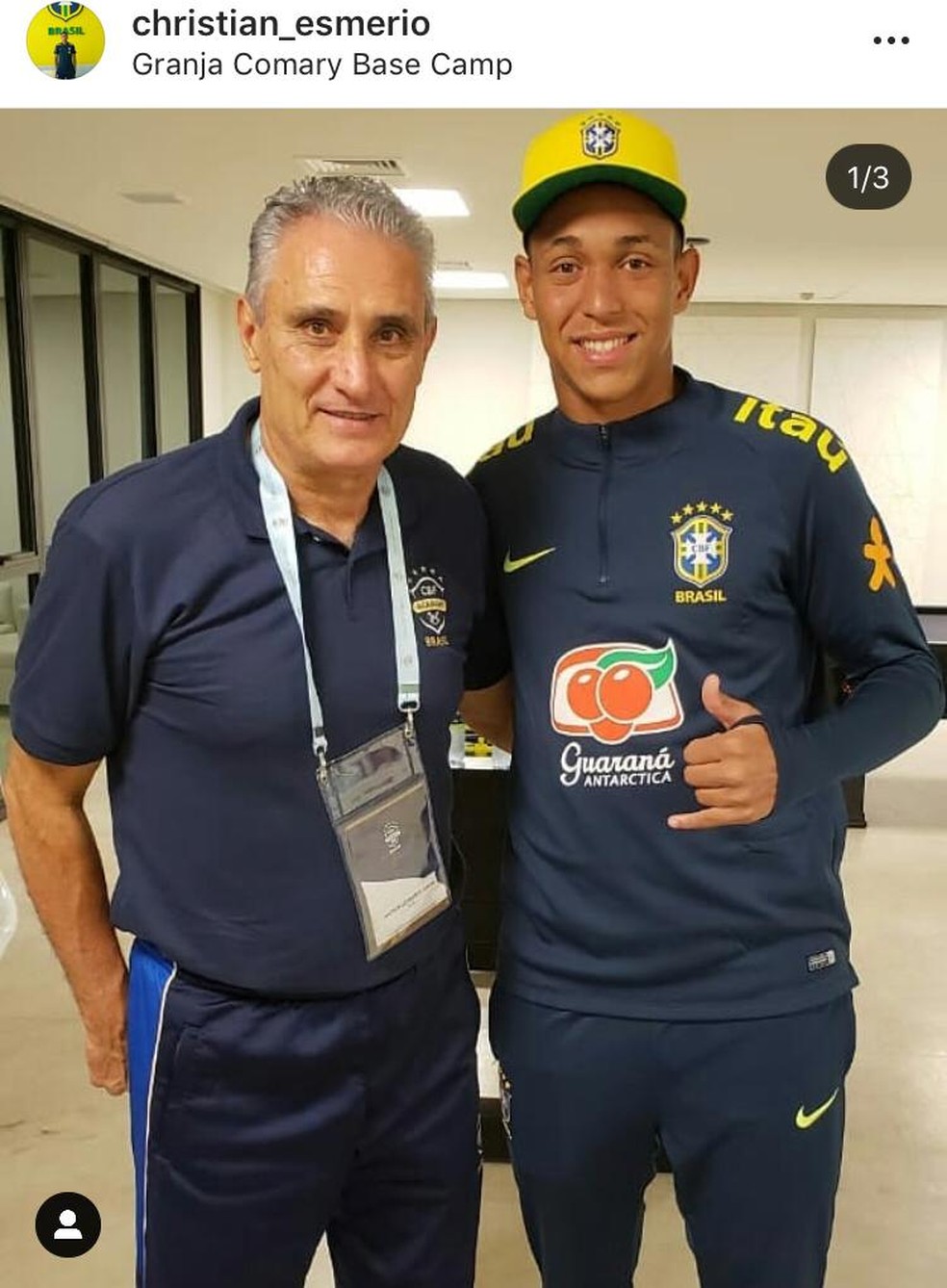 Goleiro postou foto com o técnico Tite no ano passado — Foto: Reprodução