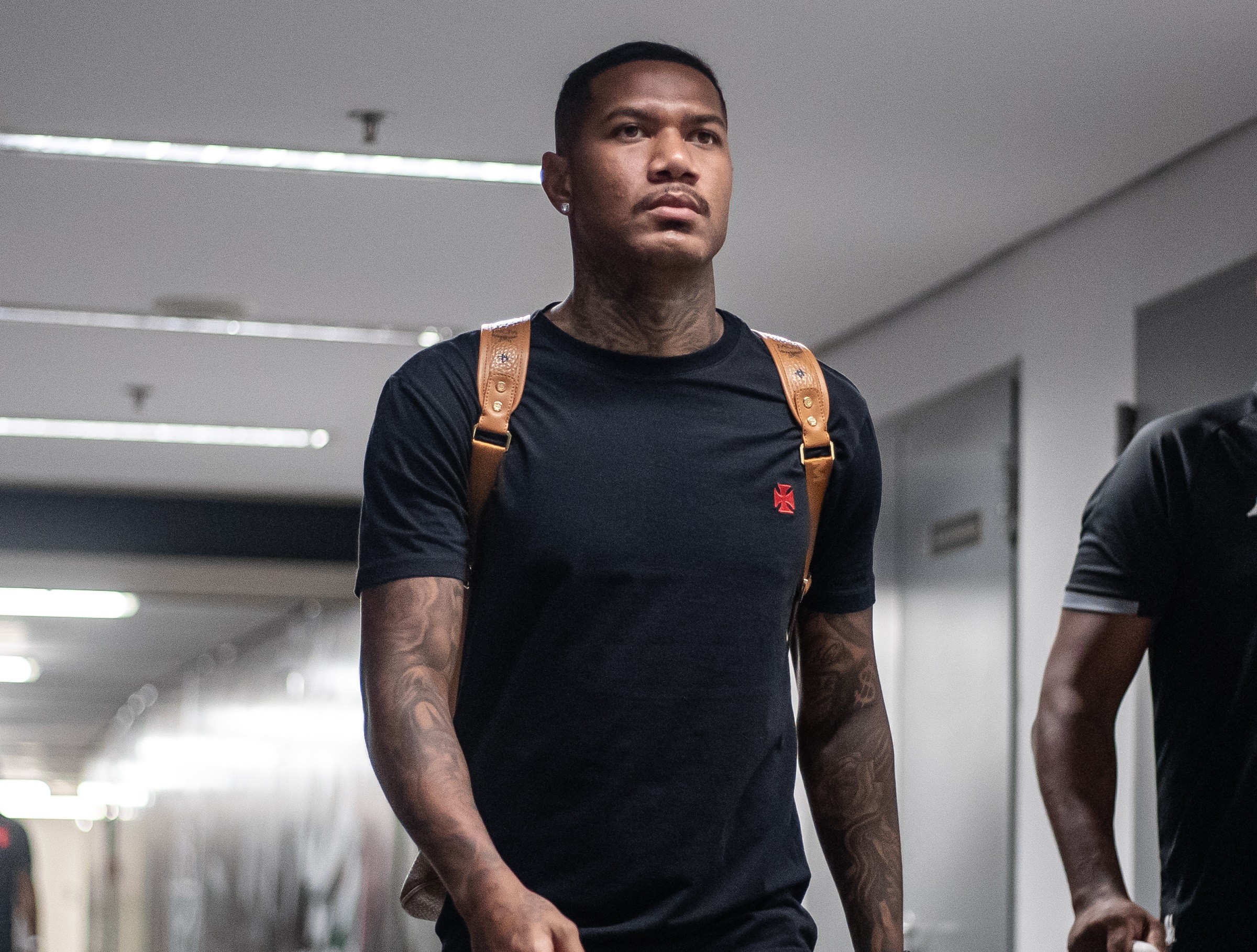 Vasco anuncia rescisão de contrato com volante Zé Gabriel