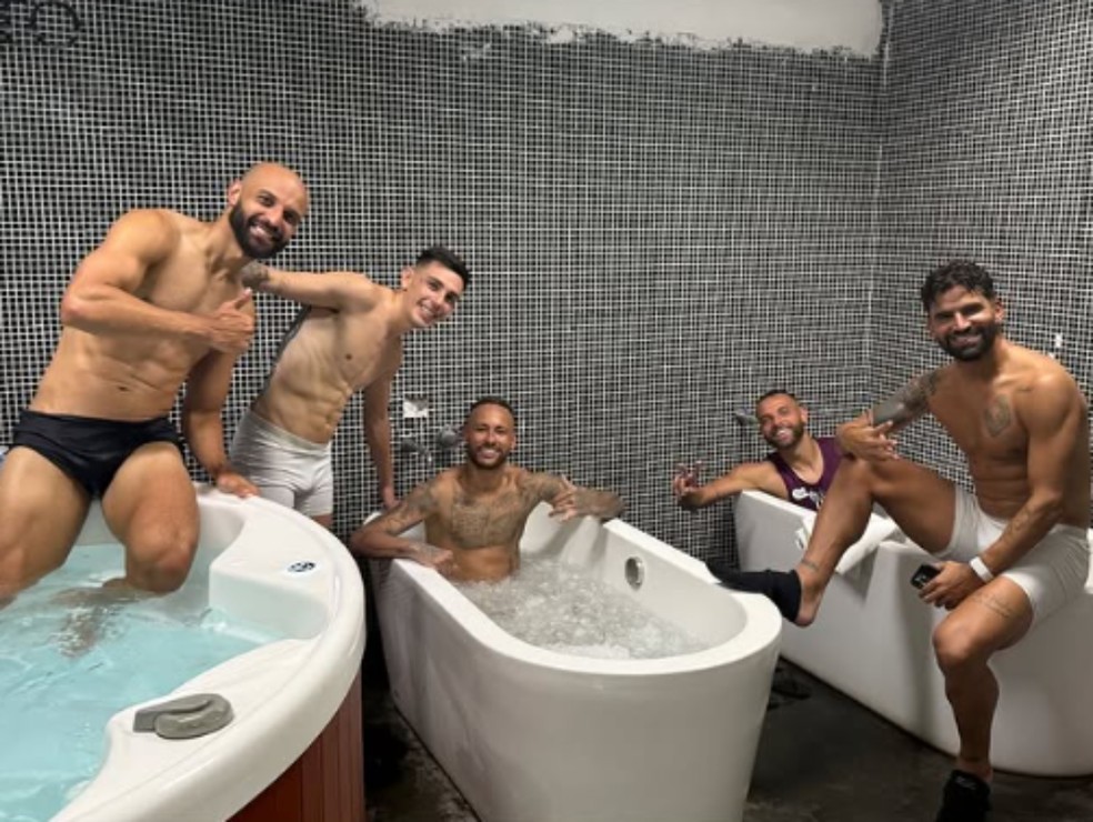 Neymar comemora primeiro gol em retorno ao Santos enquanto se recupera para próxima partida — Foto: Reprodução/Instagram Neymar