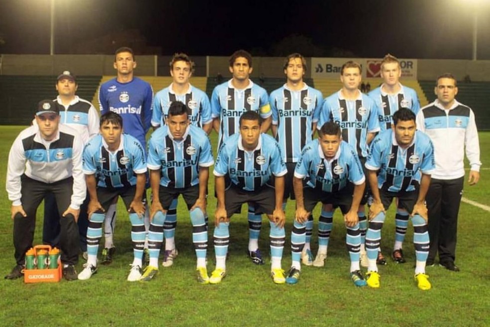 Gustavo atuou na base do Grêmio e foi companheiro de nomes como Pablo, Léo Jardim e Arthur — Foto: Arquivo pessoal