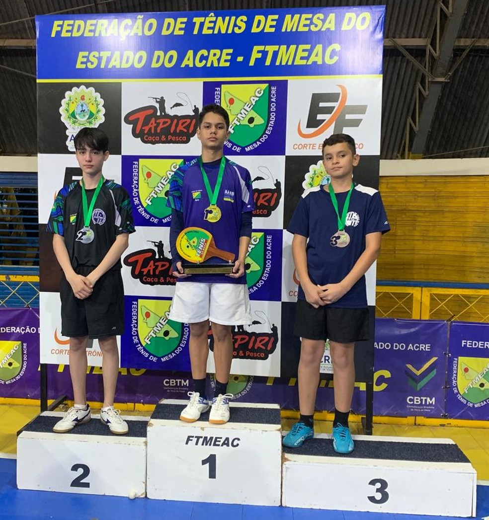 Pódio da categoria Infantil Masculino na 2ª etapa do Acreano de Tênis de Mesa — Foto: Divulgação/FTMEAC