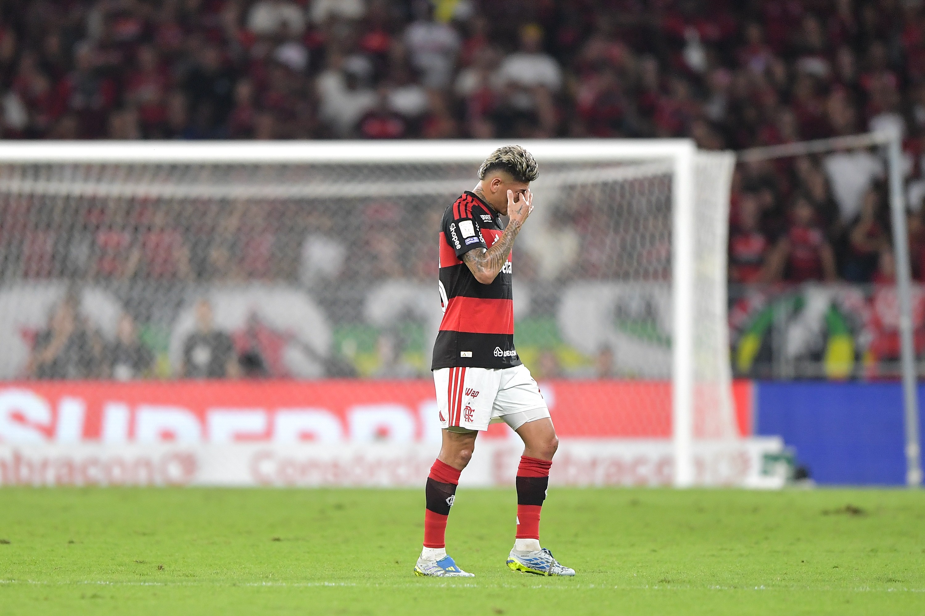 Carrascal, do Flamengo, pede desculpa por expulsão contra o Palmeiras: "Coração partido"