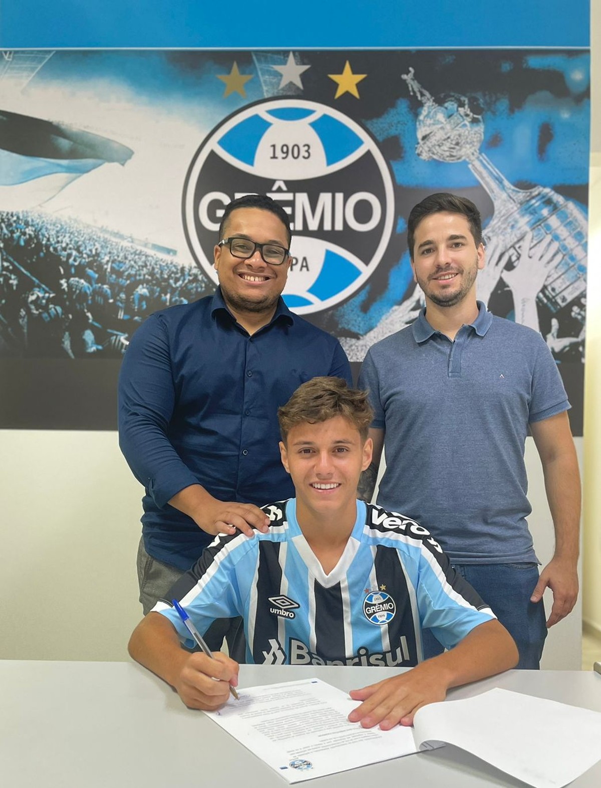 Jovem ex-Riograndense assina contrato com o Grêmio