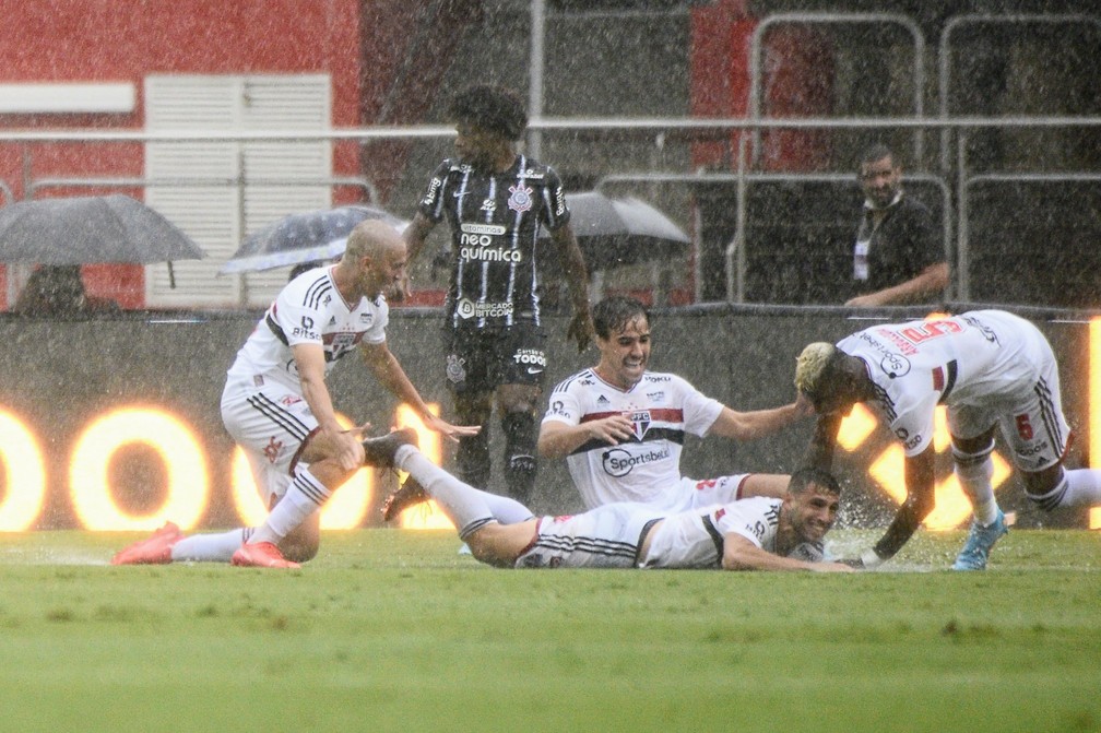 ANÁLISE: Empate é sim para se animar, mas pouco ajuda São Paulo a