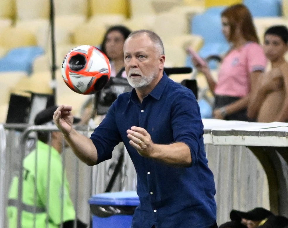 Mano Menezes está próximo de retornar ao Grêmio — Foto: André Durão