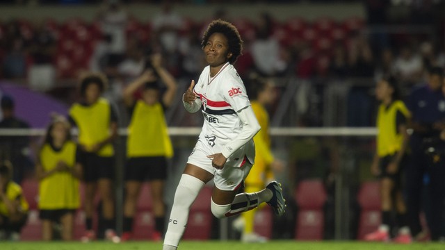 Robinha comemora o gol do título do São Paulo na Supercopa Feminina
