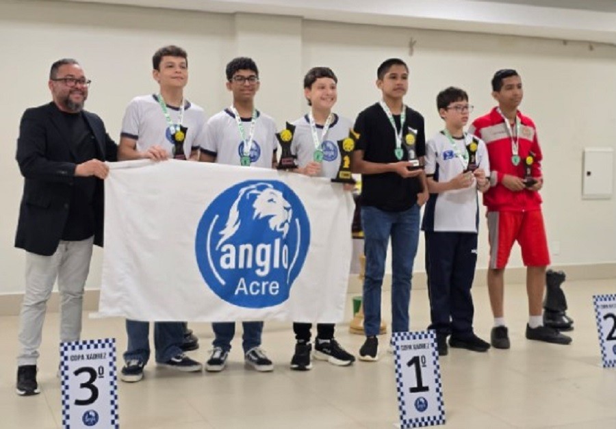 Anglo Acre dá xeque-mate e é bicampeã de xadrez no Sesc Escolar