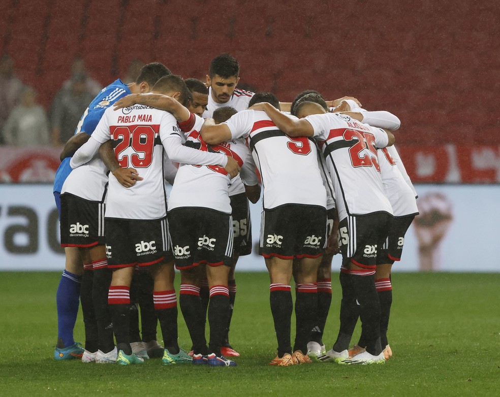 Jogadores do São Paulo antes de jogo contra o Inter — Foto: Rubens Chiri/Saopaulofc.net