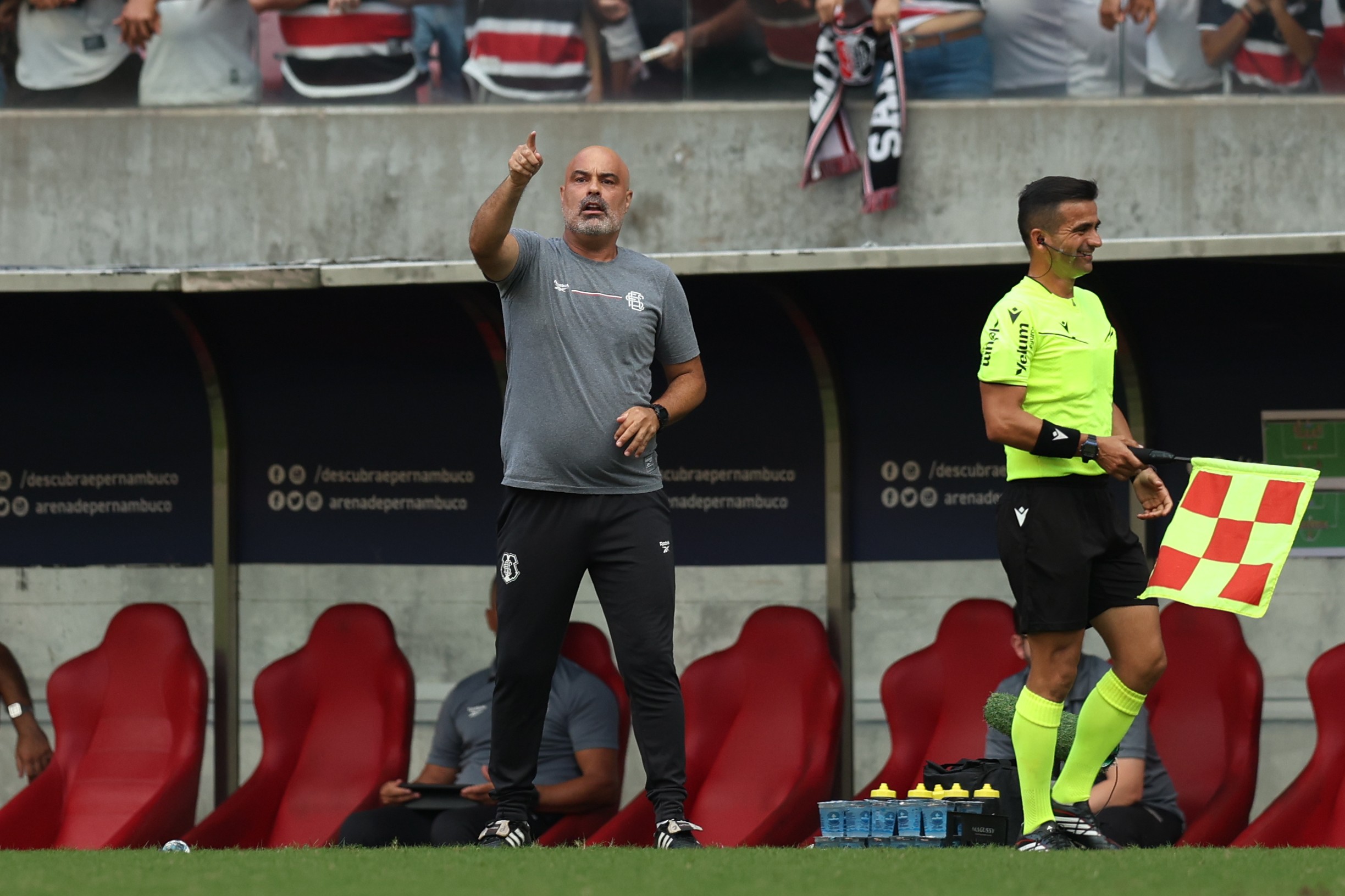 Técnico do Santa Cruz celebra vitória, mas adota cautela: "Manter os pés no chão"