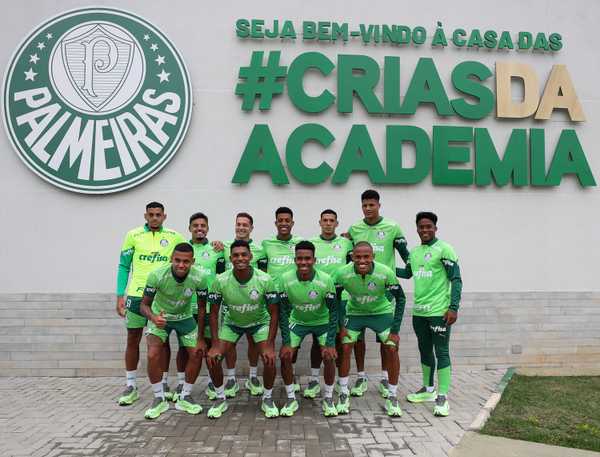 Abel promove 27 jogadores da base e prepara duas estreias no Palmeiras.