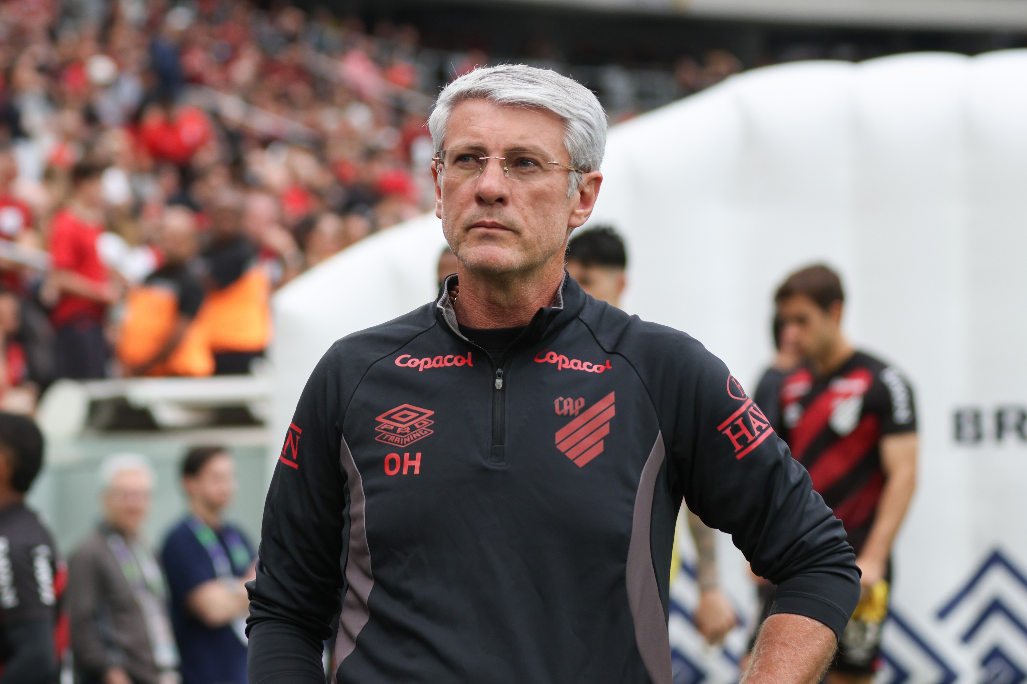 Odair Hellmann ultrapassa Tiago Nunes como técnico mais longevo da "Era Petraglia" no Athletico