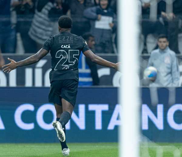 Cacá insulta jornalistas ao sair de estádio do Corinthians; vídeo.