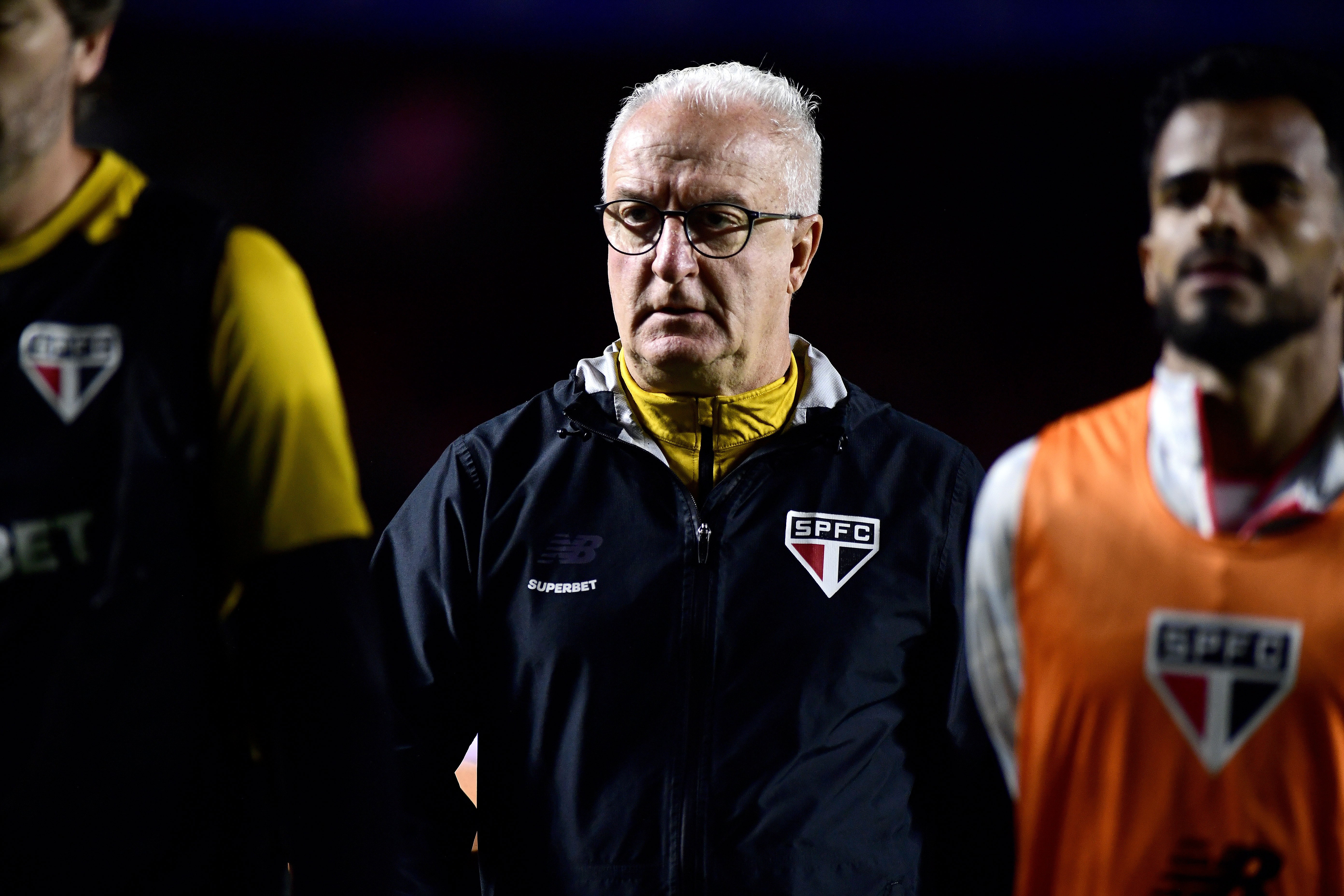 Dorival diz que momento é inexplicável e cobra união para São Paulo "voltar a ser gigante"