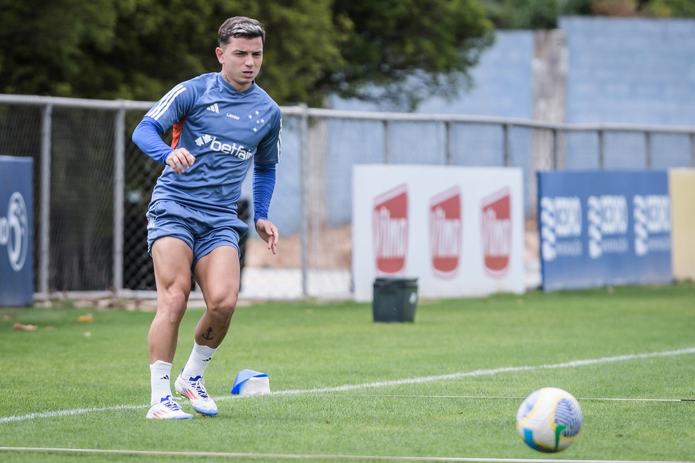 Barreal em treino pelo Cruzeiro — Foto: Gustavo Aleixo/Cruzeiro