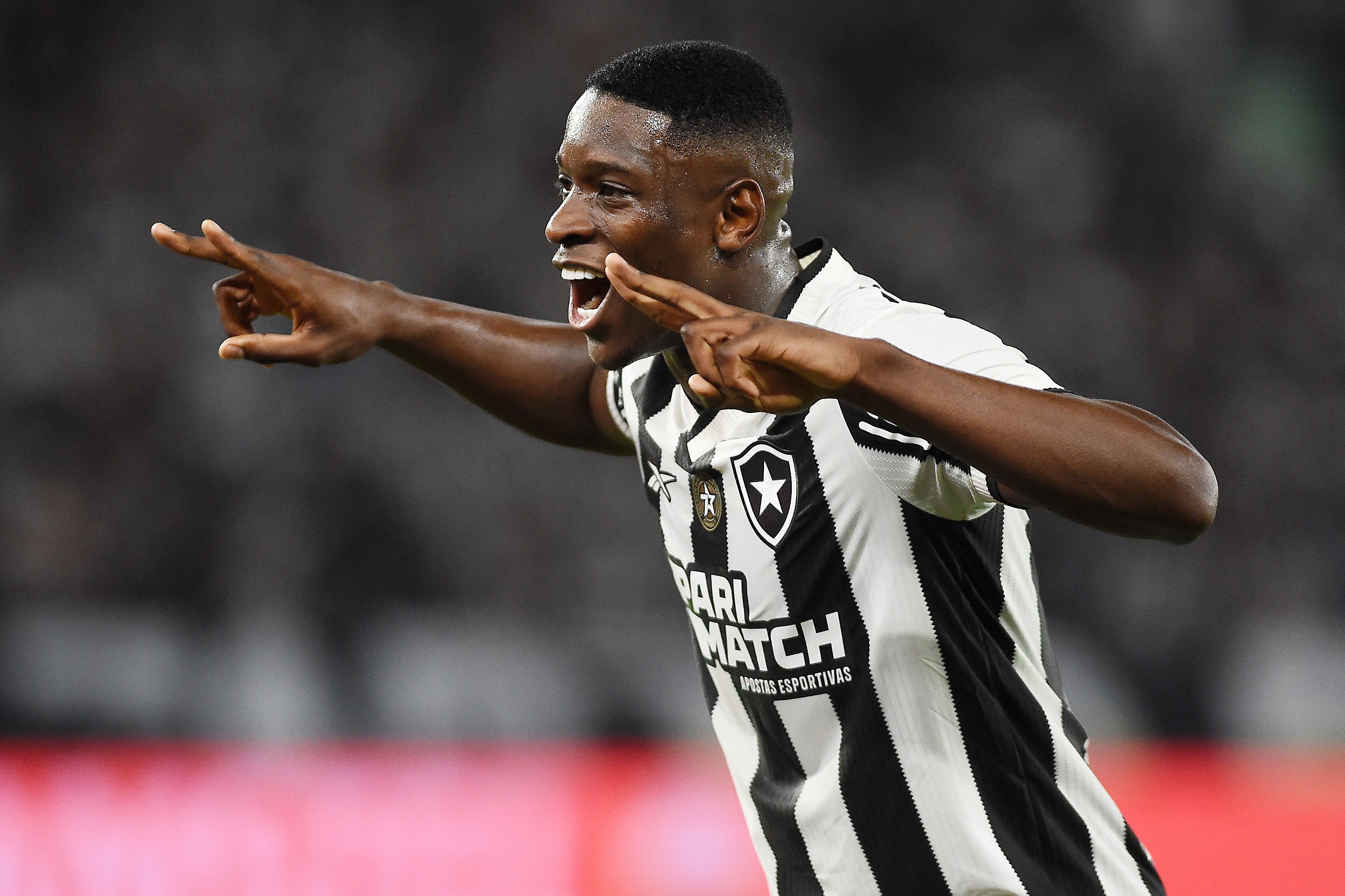 Botafogo recebe três propostas para vender Luiz Henrique