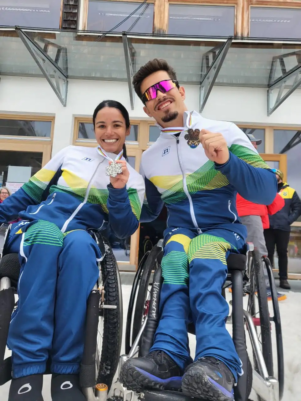 Aline Rocha e Cristian Ribera conquistaram as primeiras medalhas do Brasil no Mundial de Para Ski Cross Country &mdash; Foto: Divulga&ccedil;&atilde;o
