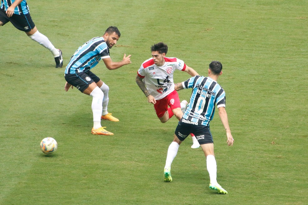 Grêmio x São Luiz, Arena, Villasanti e Pepê — Foto: Gabriel Girardon/ge