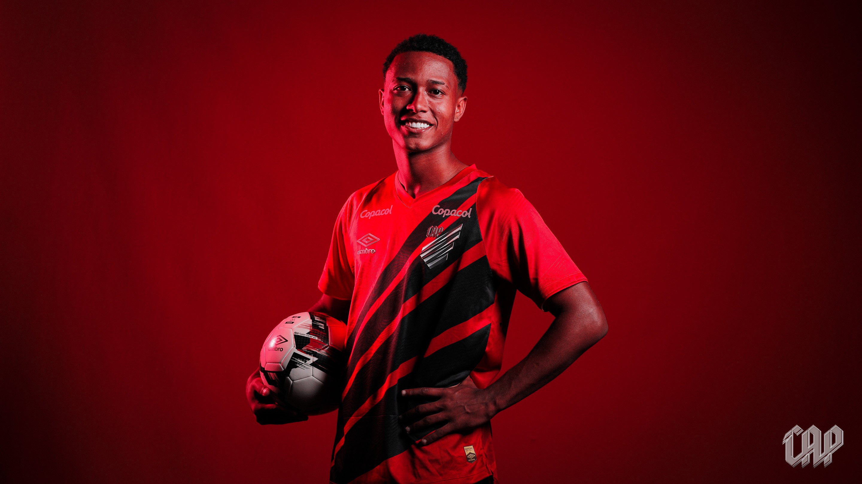 Athletico anuncia a contratação do atacante Isaac, ex-Fluminense