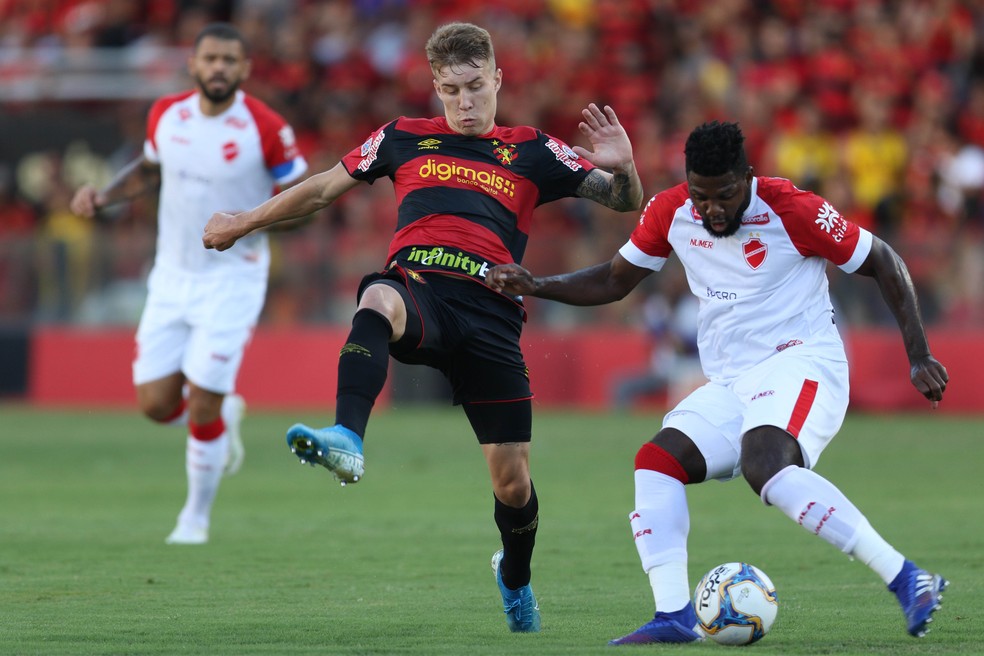 Charles na passagem pelo Sport