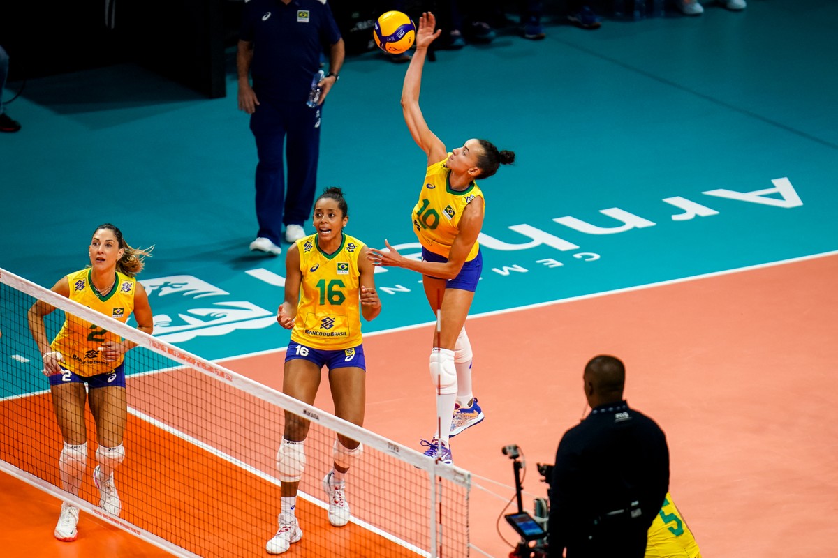 Vôlei feminino: Brasil vira sobre a China e volta a vencer no Mundial -  Massa News