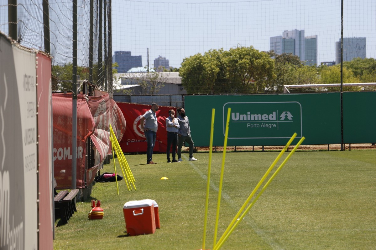 Zé Ricardo testa defesa reserva em treino com presenças de Sorín e ...