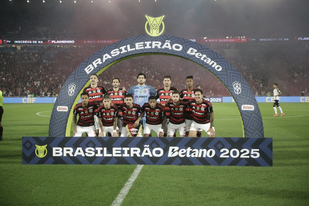 Time do Flamengo em jogo contra o Atlético-MG — Foto: Gilvan de Souza/CRF