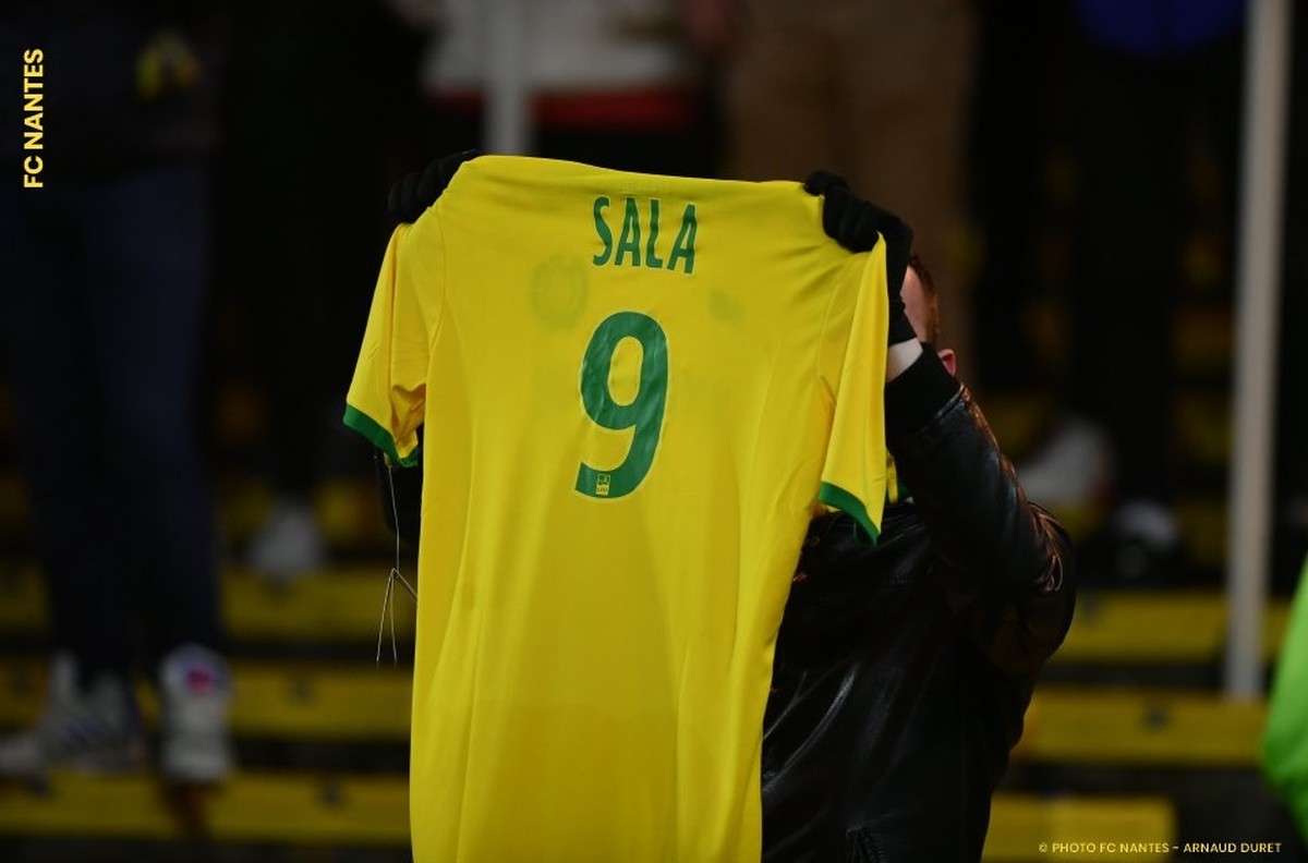 Em homenagem a Sala, Nantes aposenta camisa número 9