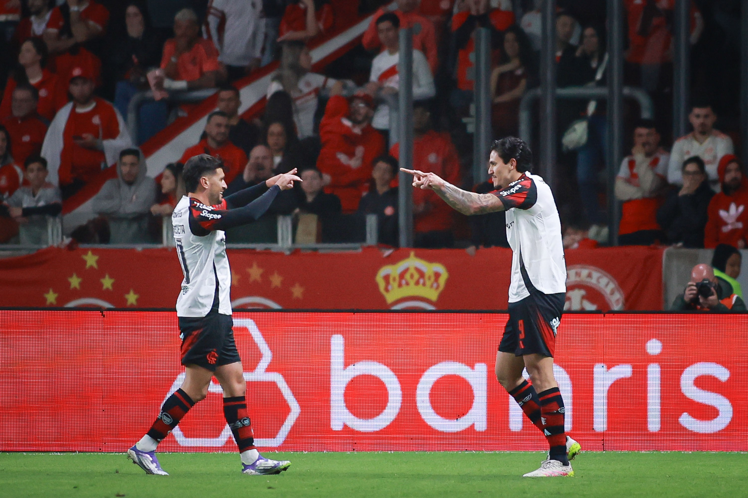 Pedro, Arrascaeta e Filipe Luís brilham: As notas máximas do Flamengo contra o Inter