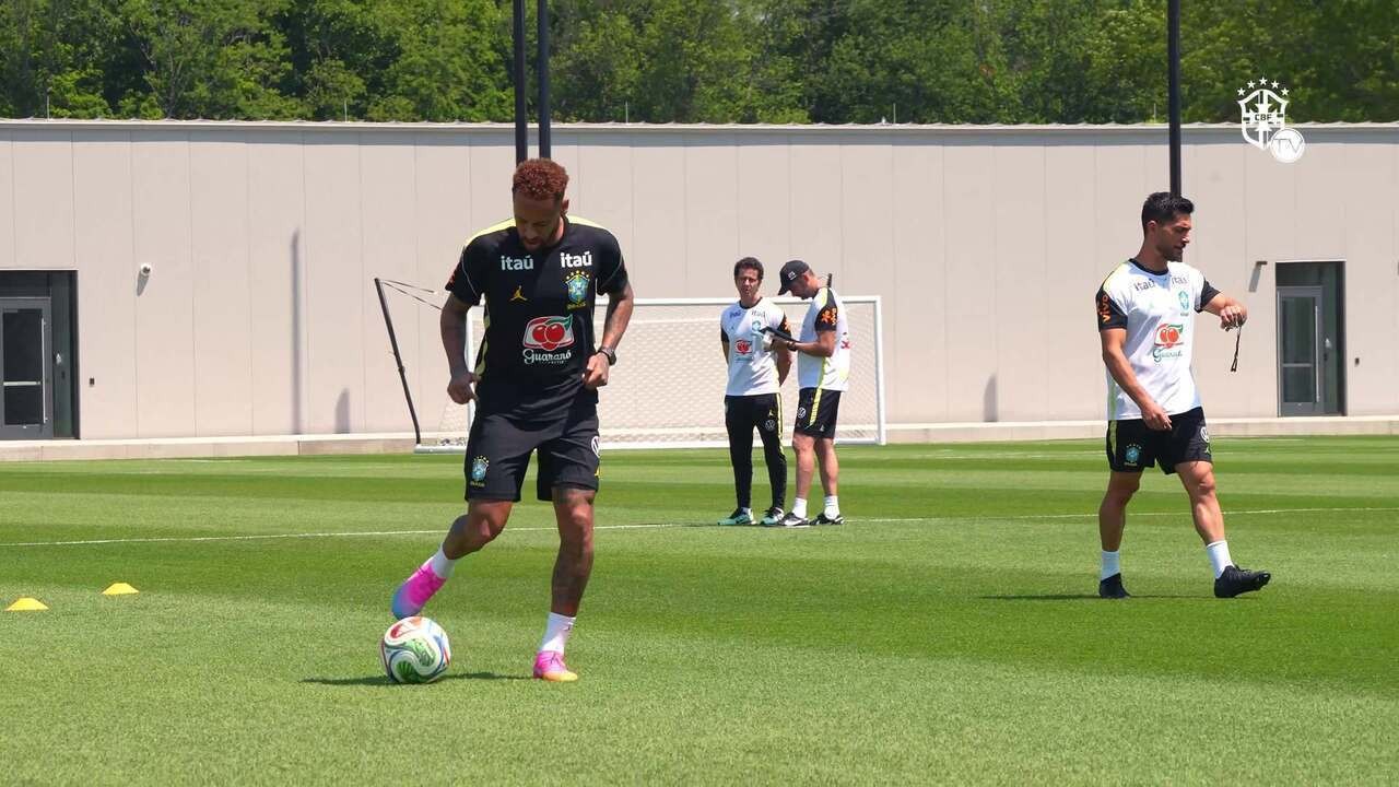 Neymar intensifica treinos e busca recuperação para a seleção