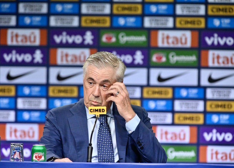 Carlo Ancelotti apresentação seleção brasileira — Foto: André Durão