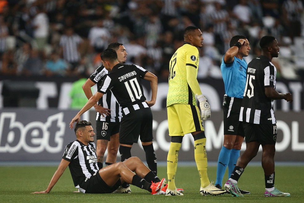Tiquinho tem lesão em Botafogo x Universitario — Foto: Wagner Meier/Getty Images