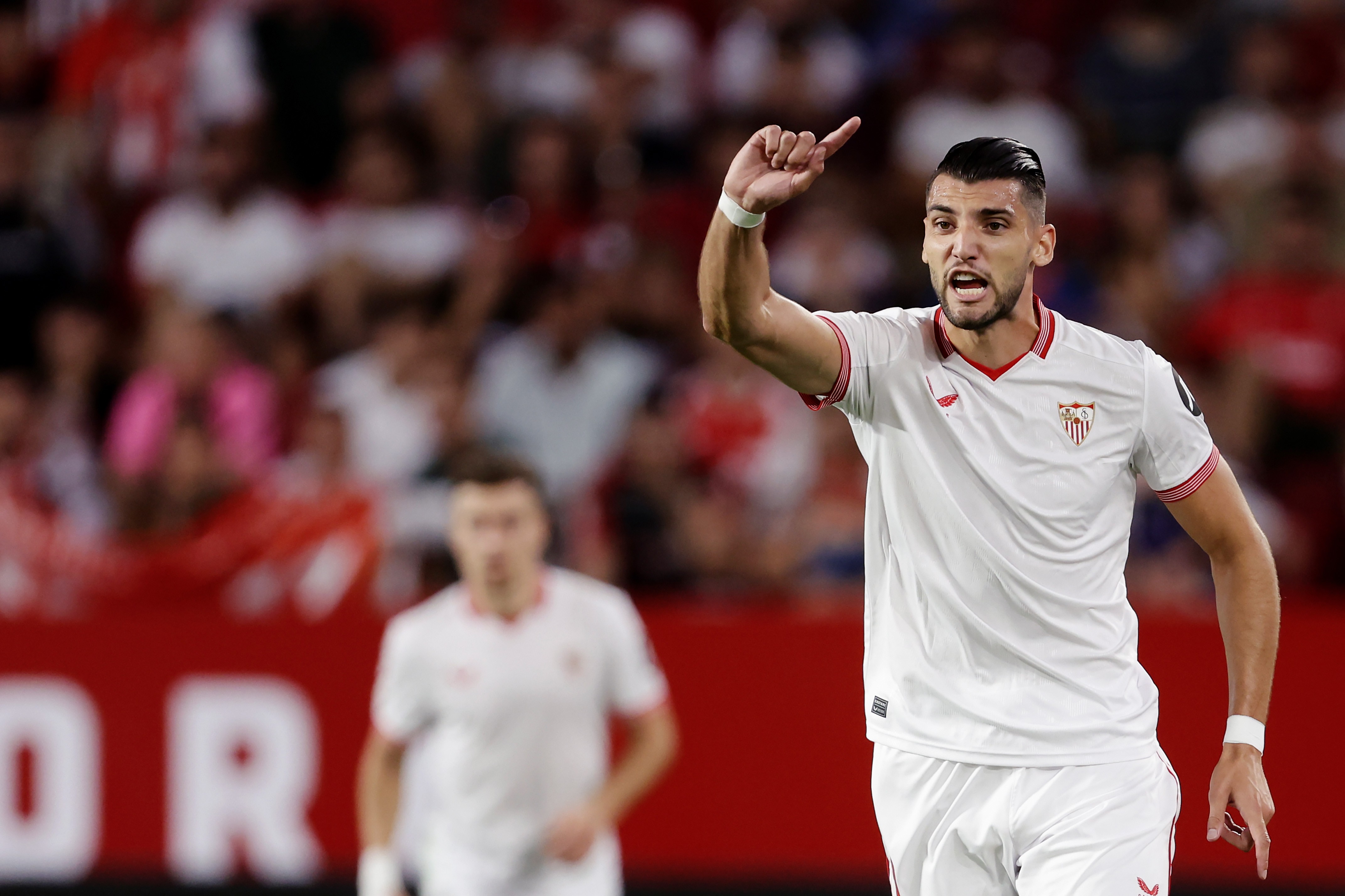 Botafogo negocia a contratação de Rafa Mir, do Sevilla