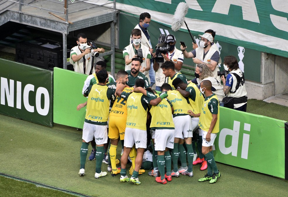 Palmeiras fez um favor ao futebol batendo Corinthians; agora