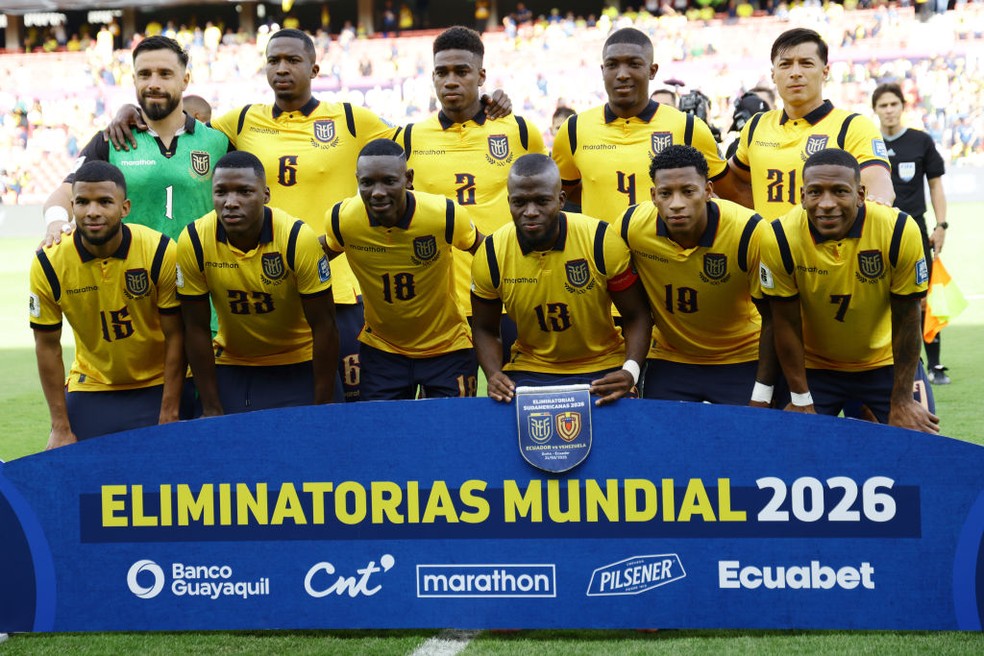 Seleção do Equador em duelo com a Venezuela — Foto: Franklin Jacome/Getty Images