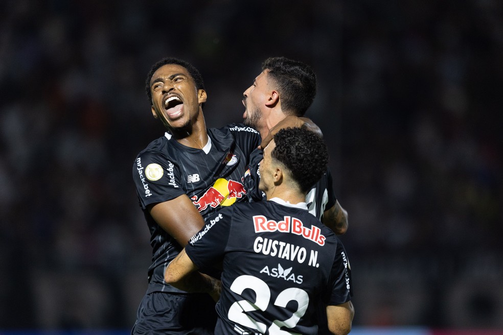 Pedro Henrique gol Bragantino contra o Flamengo Campeonato Brasileiro — Foto: Diogo Reis/AGIF
